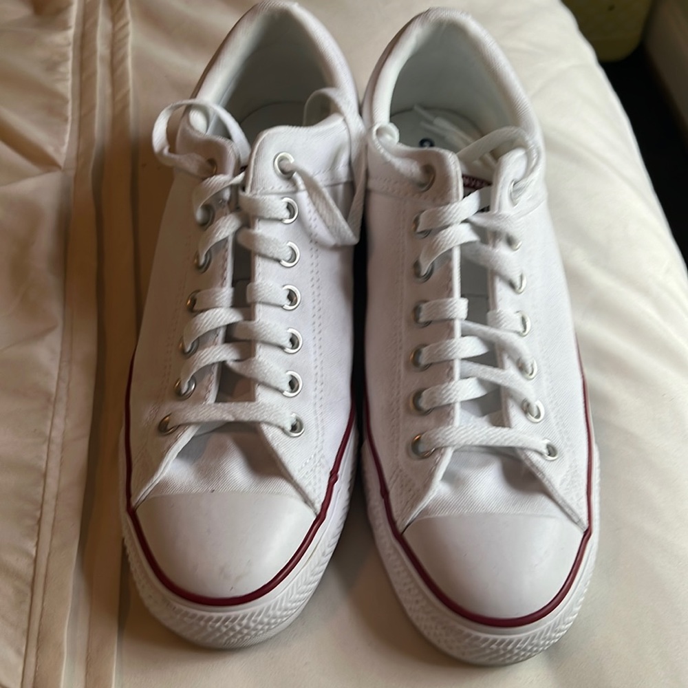Men’s low top white Converse